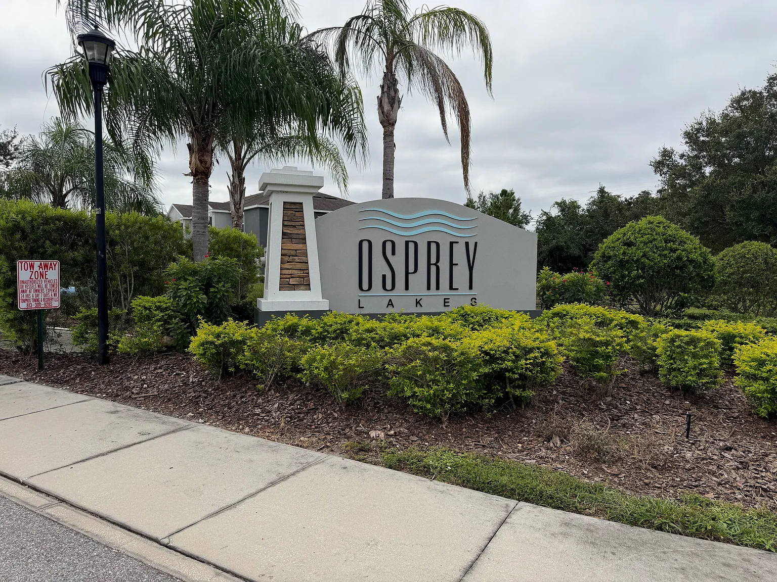 3 bed, 2.5 bath, 1707 sqft, $2,100 — Photo 2