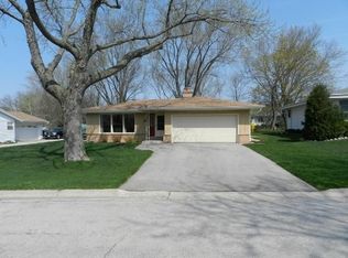 5420 Laura Ln, Greendale, WI 53129