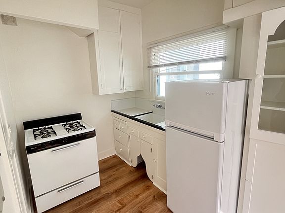 5th image of 1040 E Appleton St #11285808