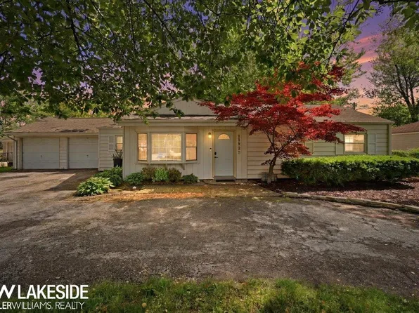 21325 Drexel St, Clinton Township, MI 48036