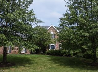 56 Wyckoff Dr, Pittstown, NJ 08867