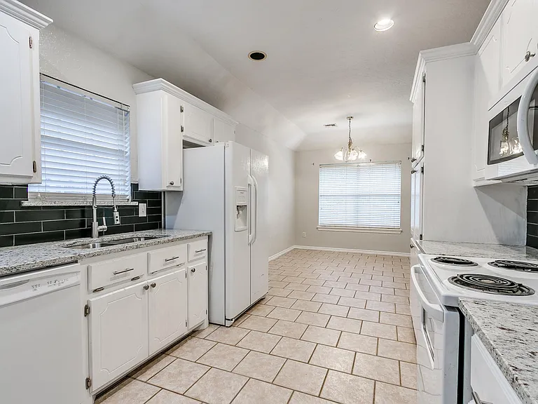 613 Katelyn Ln — Photo 7