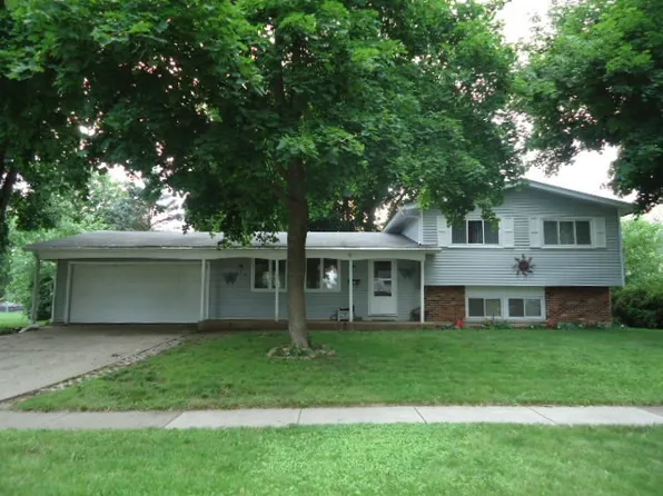 794 Dover Ct, Crystal Lake, IL 60014