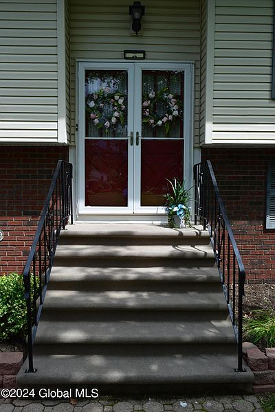 3rd image of 108 Springhollow Drive