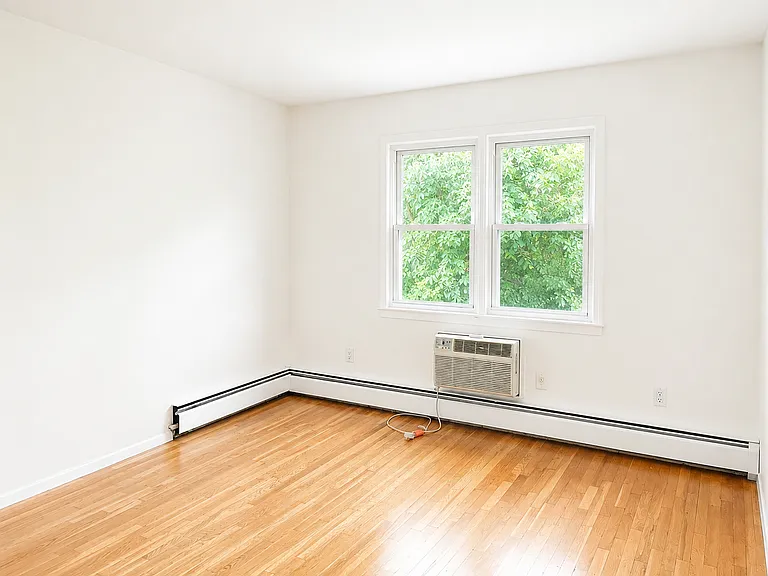 136 Bennett Ave #T — Photo 12