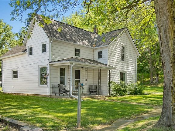 3rd image of 213 Evans St