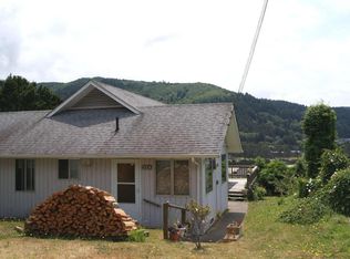 264 E 3rd St, Yachats, OR 97498