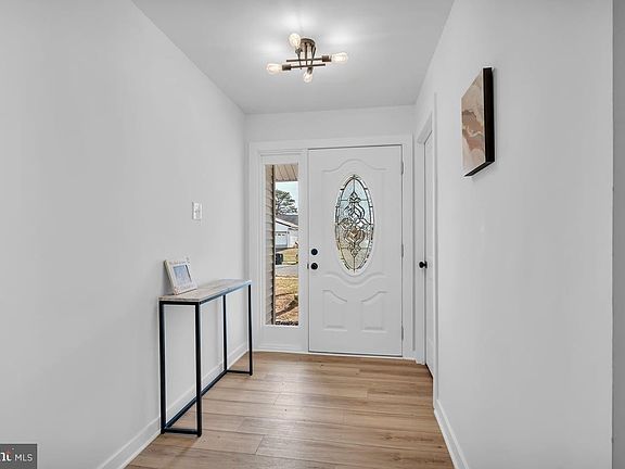 3rd image of 20 Parkhill Ln