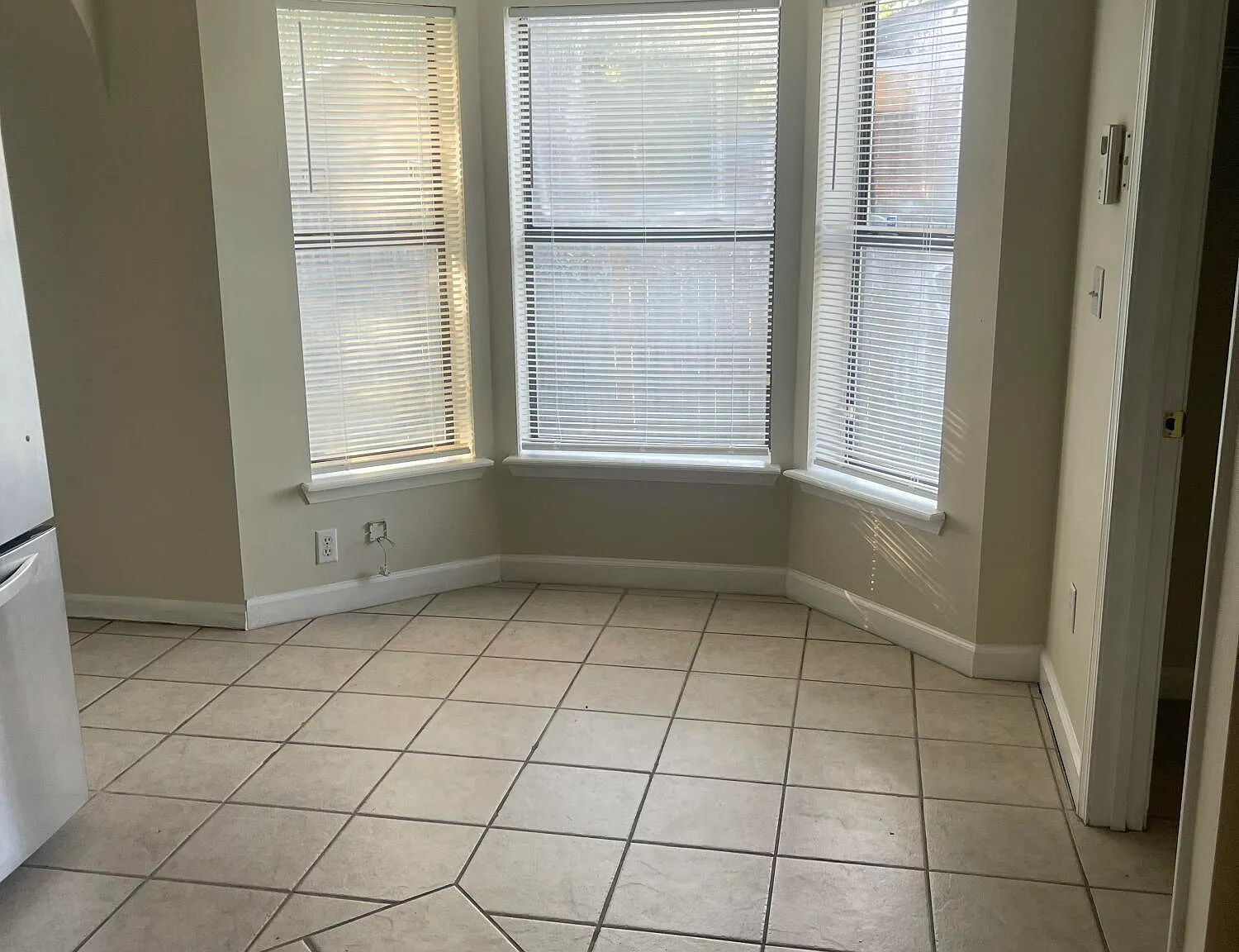 3 bed, 2.0 bath, 1402 sqft, $1,825 — Photo 4