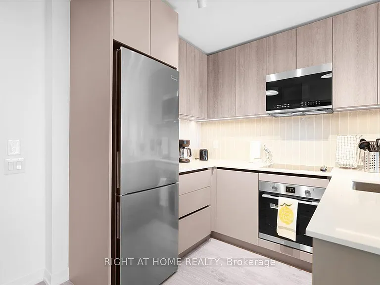2485 Eglinton Ave W #1401 — Photo 15