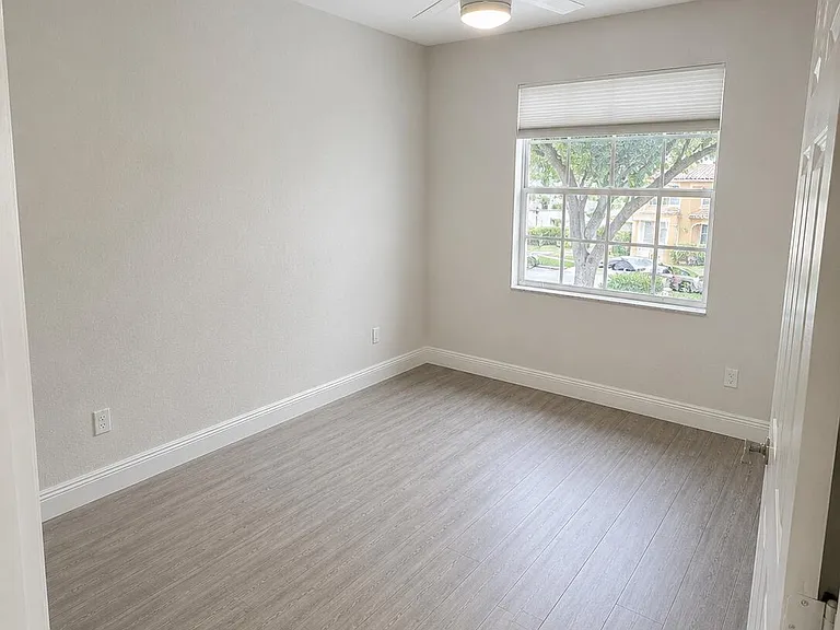 6330 NW 80th Dr — Photo 17
