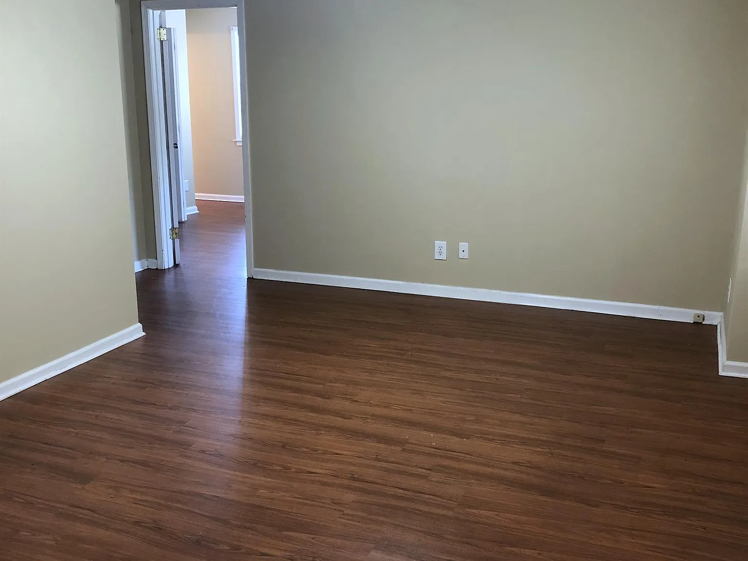 504 Ridgewood Lane — Photo 3