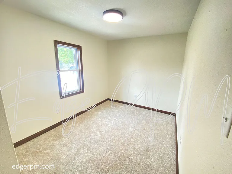 1028 Ansborough Ave — Photo 6