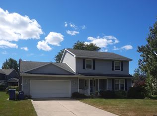 2764 Meadowbrook Dr SE, Grand Rapids, MI 49546