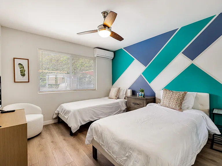 1880 Termino Ave #A — Photo 27