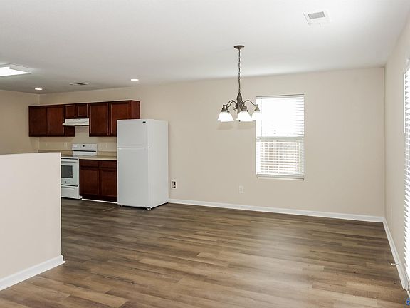 4th image of 100 Waterway Dr