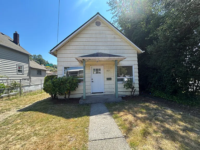 909 S 5th St — Photo 2