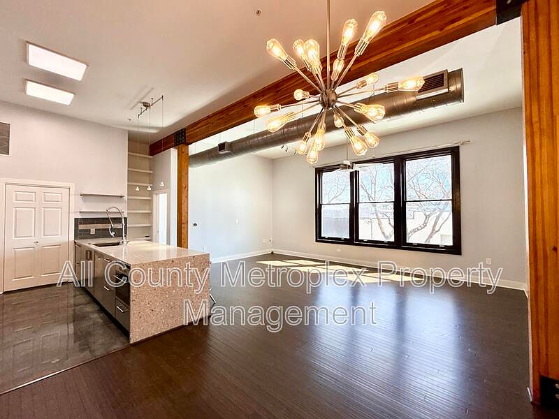 1st image of 2502 Live Oak St #128