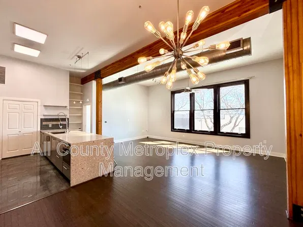 2502 Live Oak St #128, Dallas, TX 75204