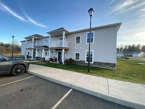 8121 N Main St #17 Photo 1