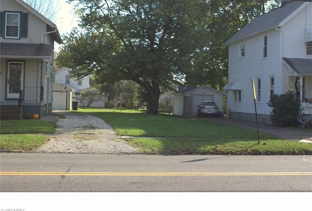 2nd image of 1224 Woodland St NE