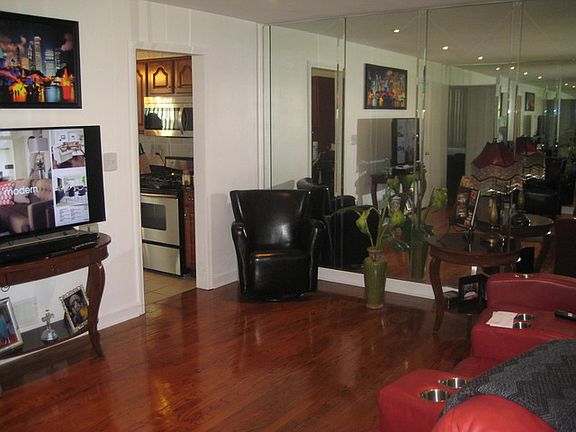 4th image of 421 Buckthorn Ln