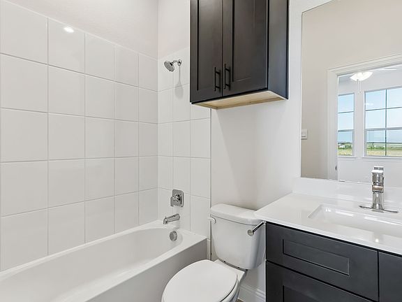 3rd image of 1508 Lake District Dr