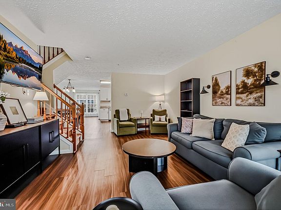 3rd image of 436 Buttonwoods Rd