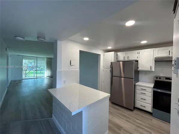 8962 S Hollybrook Blvd APT 202, Hollywood, FL 33025