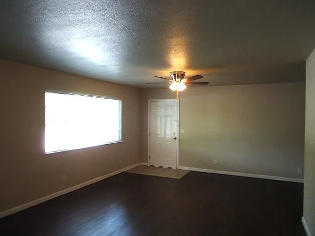 925 Oak Lawn Ave #2 — Photo 2