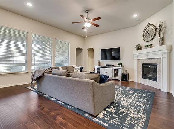 4th image of 2303 Terry Ave