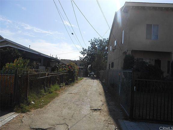 2nd image of 866 W 43rd St