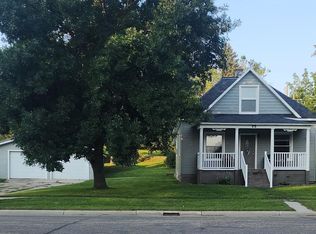 914 Center St, Enderlin, ND 58027