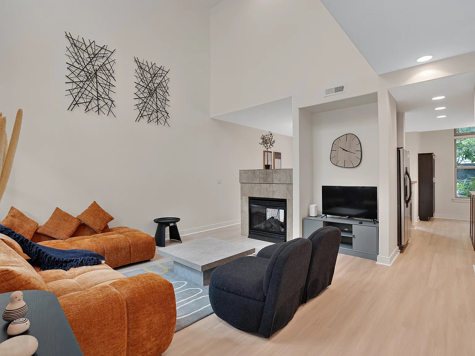 6273 NE Carillion Dr — Photo 3