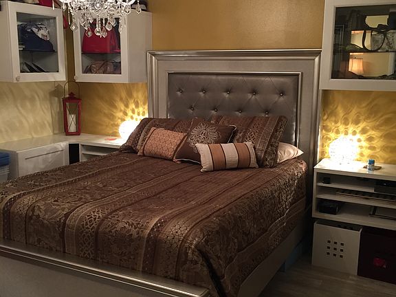 Bedroom 1 w/ built in shelve