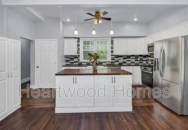 2417 Clark St #B — Photo 14