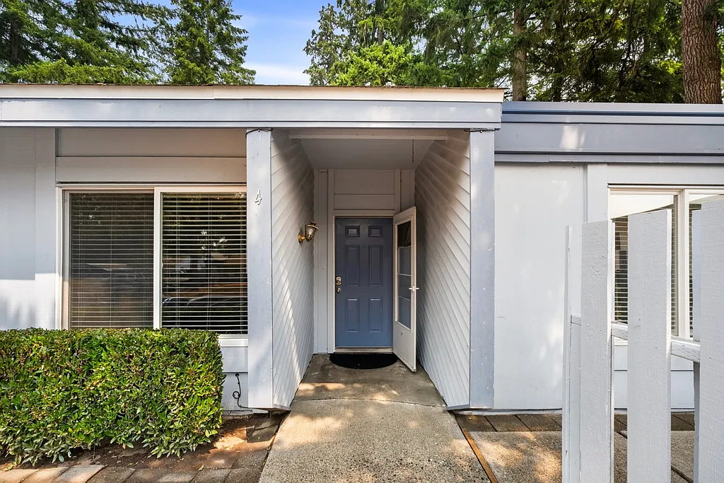3 bed, 982 sqft, $2,500 — Photo 1