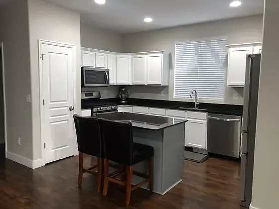 413 E Clubview Ln — Photo 2