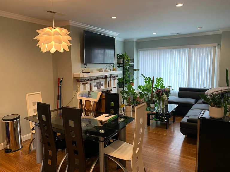 825 Geneva Ave — Photo 2