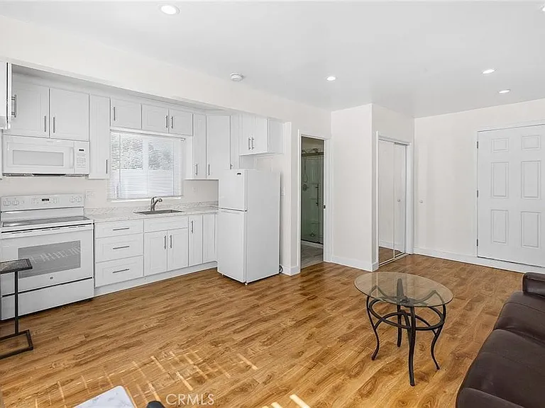 8829 Sylmar Ave — Photo 5