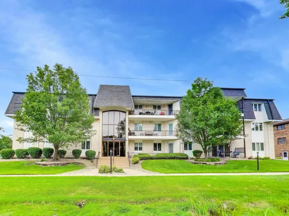 18559 Escanaba Ct APT 101, Lansing, IL 60438