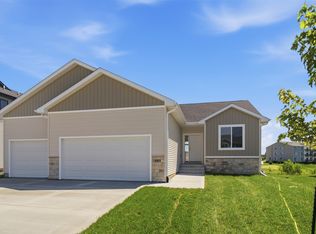 885 11th St, Waukee, IA 50263