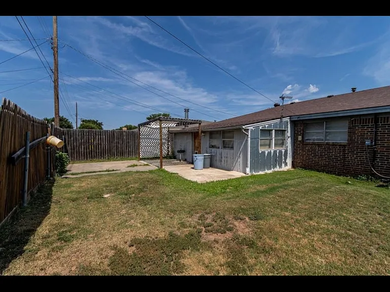 5126 Royce Dr — Photo 2