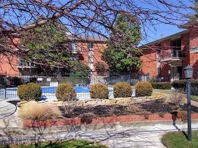 8221 Santa Fe Dr APT 11, Overland Park, KS, 66204