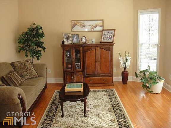 4th image of 279 Langshire Dr