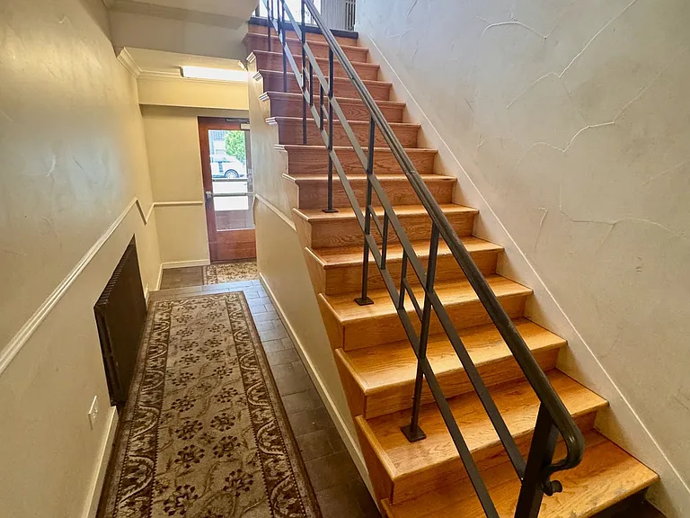 Poplar Apartments — Photo 4