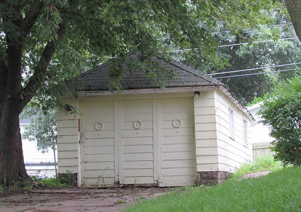 2nd image of 810 E Marion St