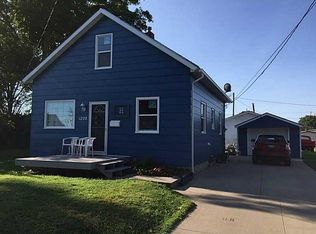 1208 W 3rd St, Vinton, IA 52349