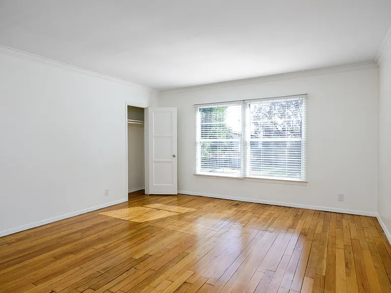 6209-6226 W Olympic Blvd — Photo 8