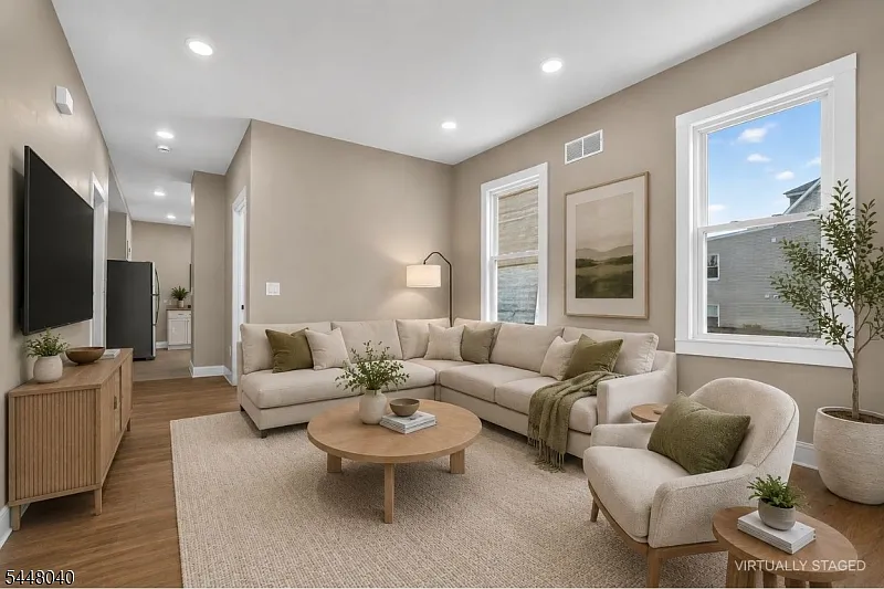 3 bed, 1.0 bath, $2,250 — Photo 4